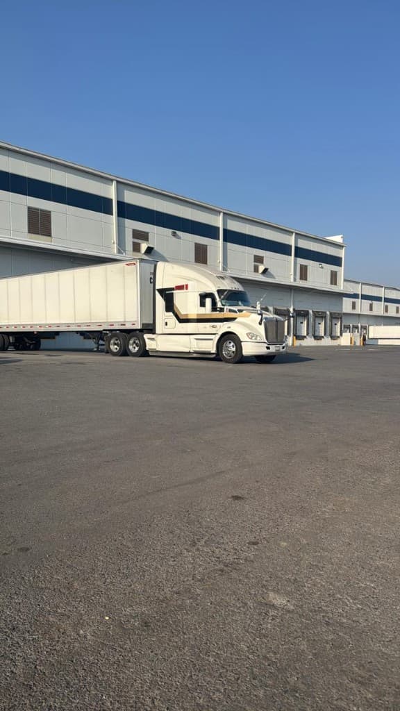 Truck in front of a Silodisa distribution center